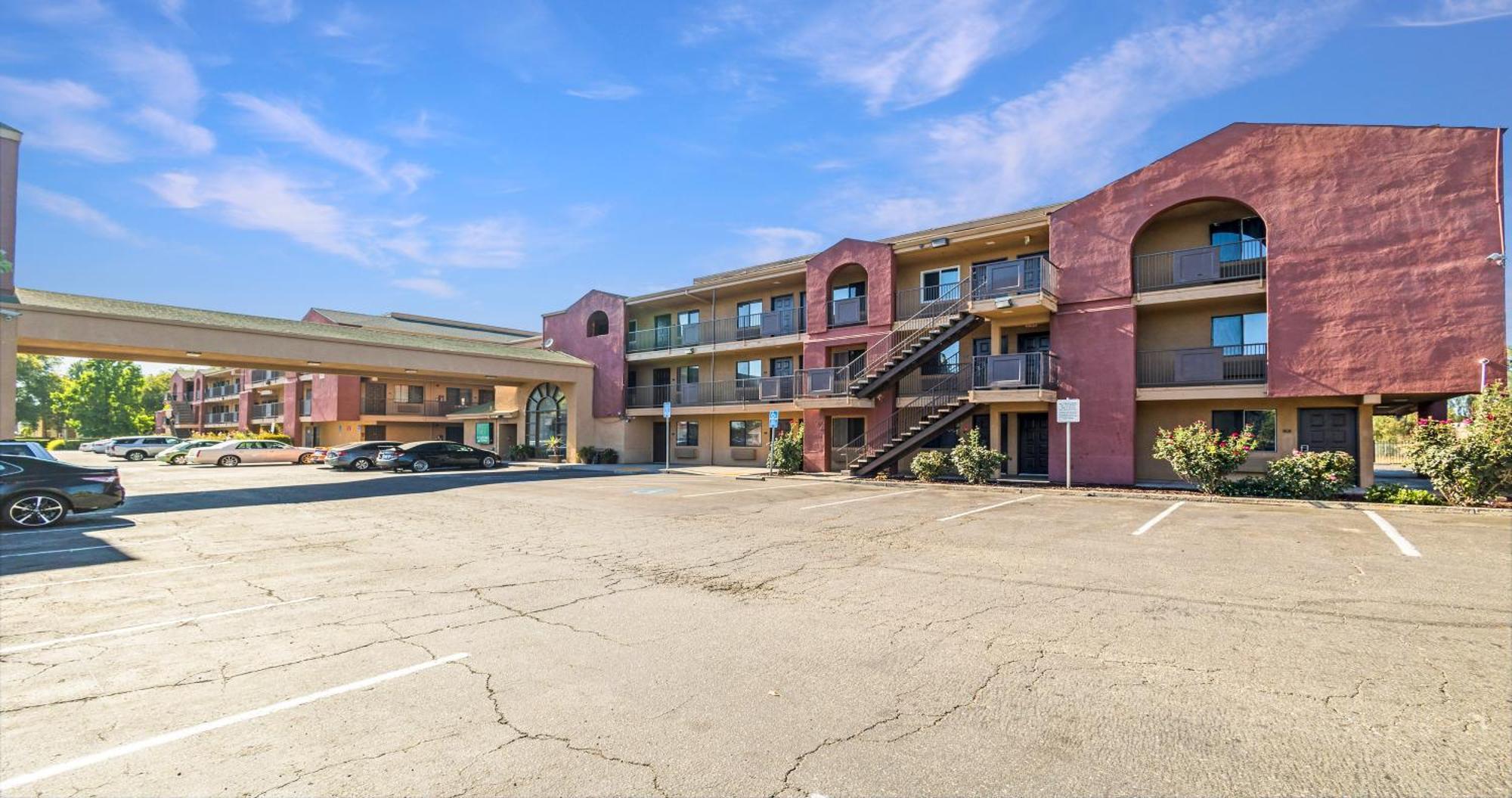 Budget Inn And Suites Stockton Yosemite Exterior photo