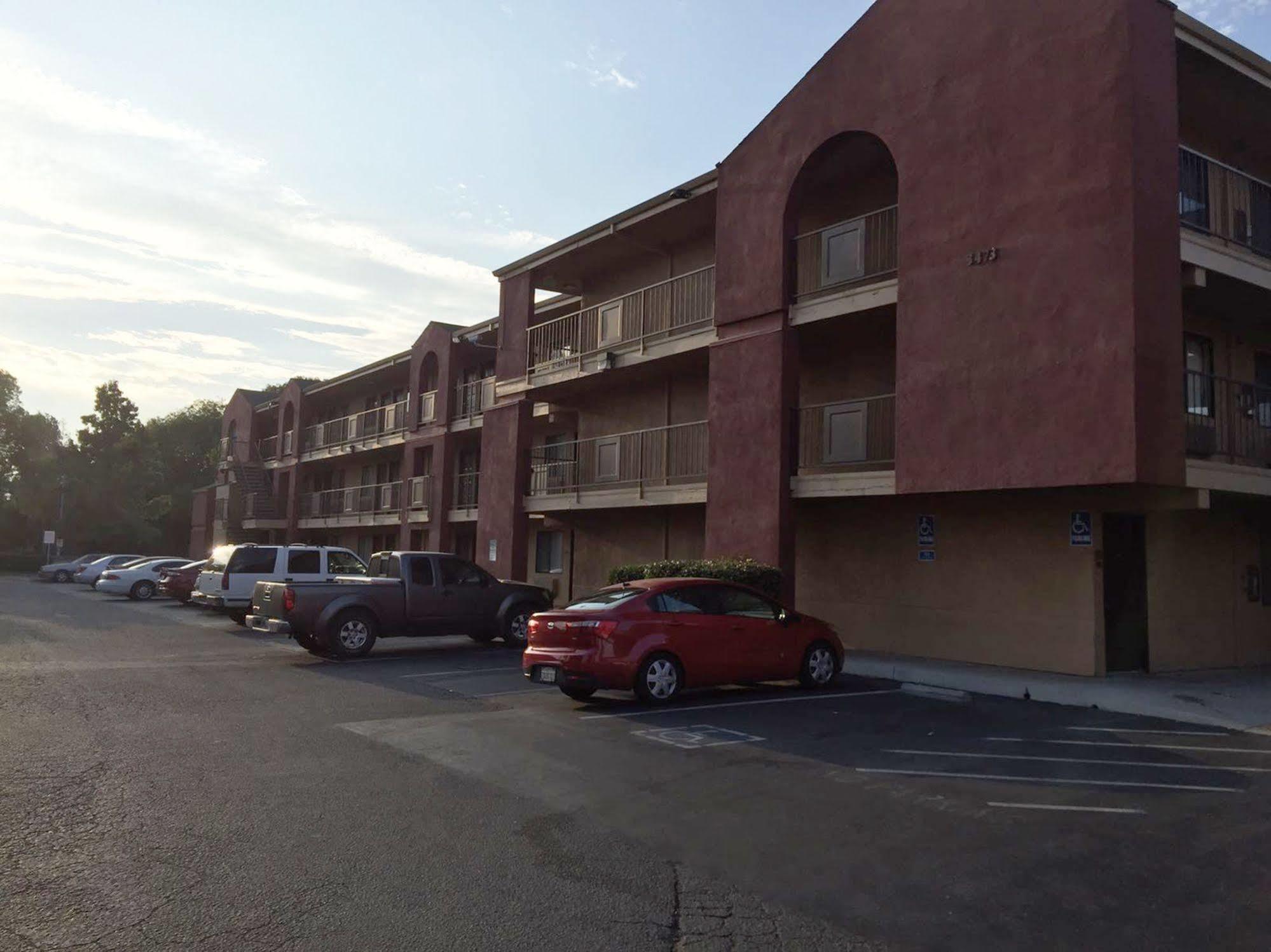 Budget Inn And Suites Stockton Yosemite Exterior photo